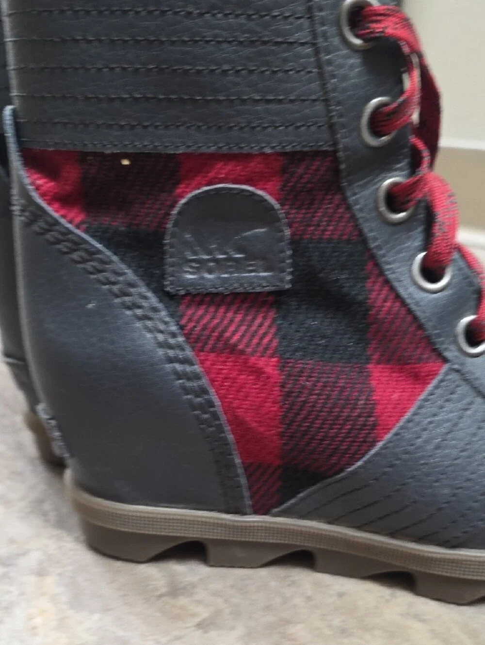 Sorel Kids Red & Black Plaid Lace-Up Ankle Boots